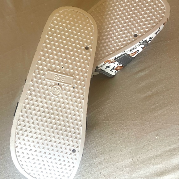 Luxury Inspired Slip Ons - Picture 6 of 7